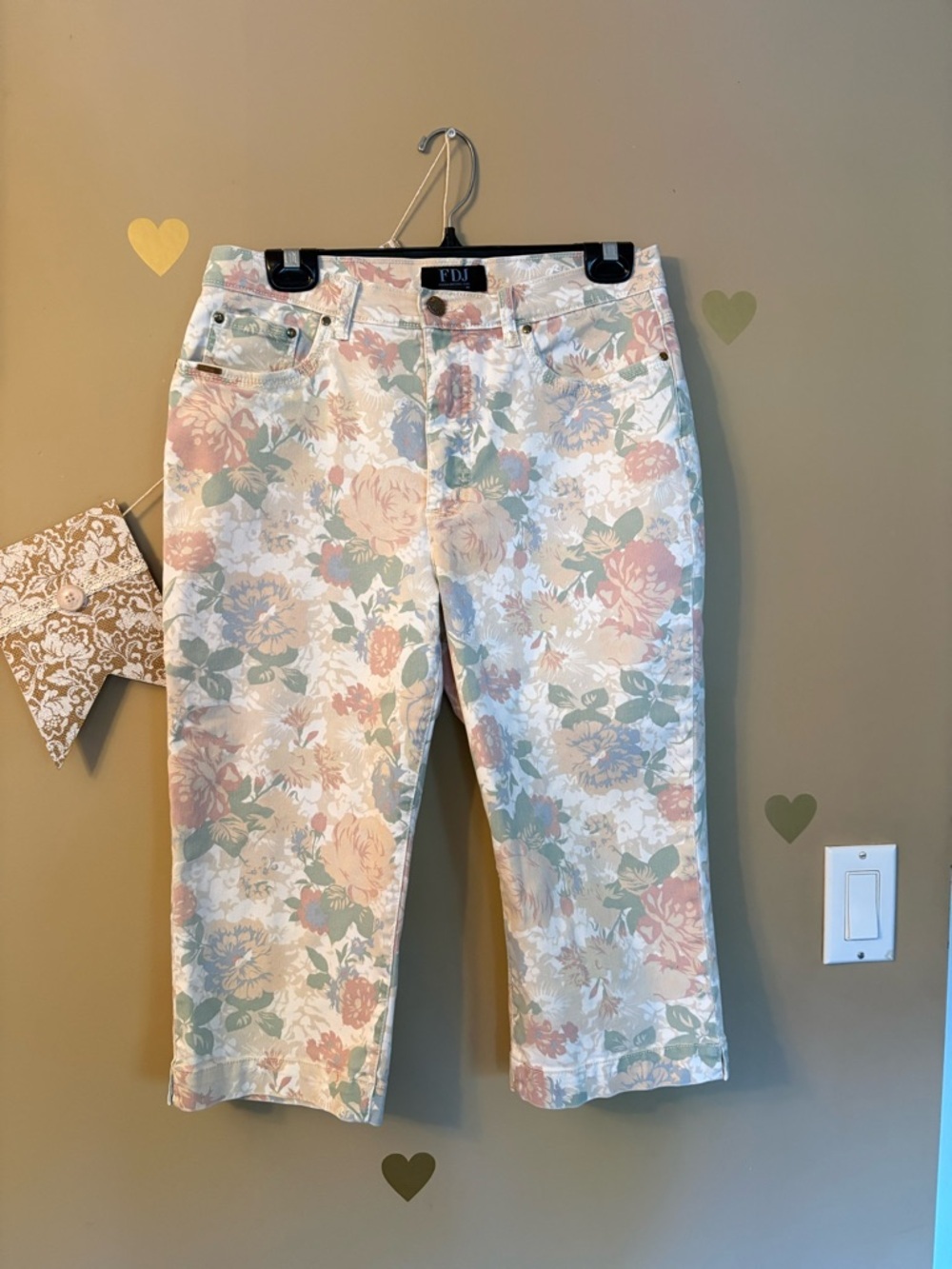 FDJ French Dressing Jeans: Pastel Floral Capri - Picture 2 of 7